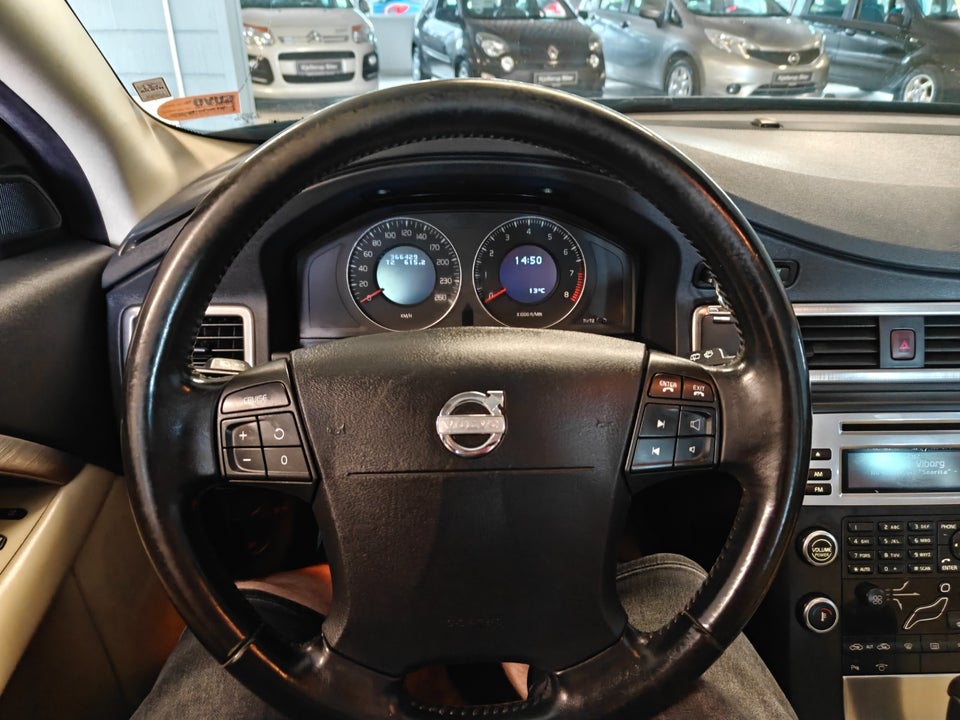 Volvo V70 2,5 T Momentum aut. 5d