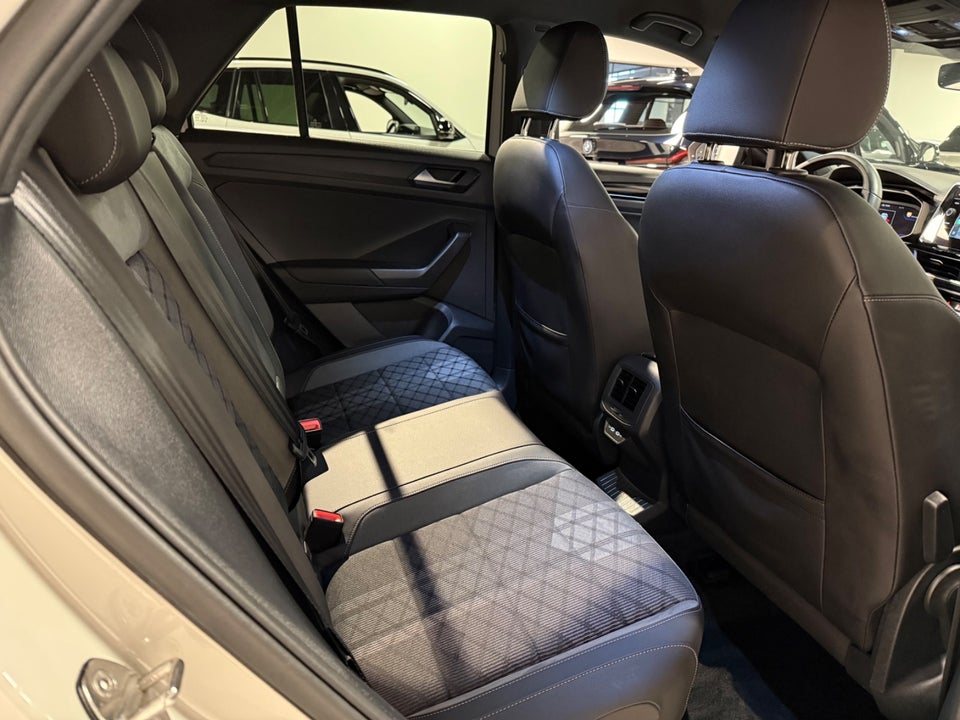 VW T-Roc 1,5 TSi 150 R-line DSG 5d