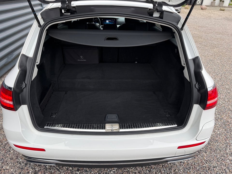 Mercedes E300 de 2,0 Avantgarde stc. aut. 4Matic 5d