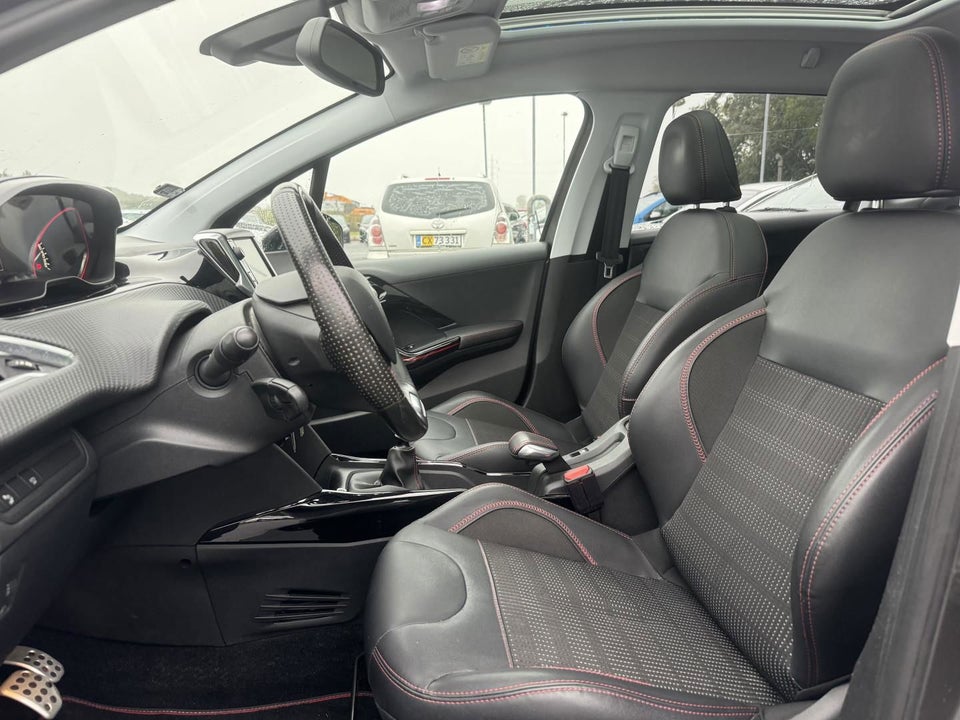 Peugeot 2008 1,6 BlueHDi 120 GT Line Sky 5d