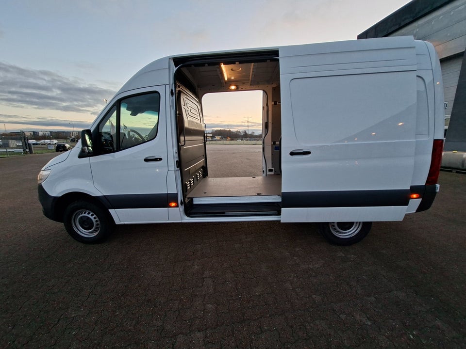Mercedes Sprinter 317 2,0 CDi A2 Kassevogn aut. RWD