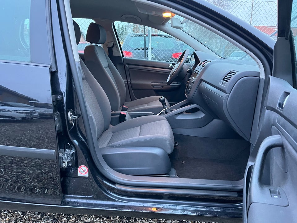 VW Golf V 1,6 FSi Trendline 5d