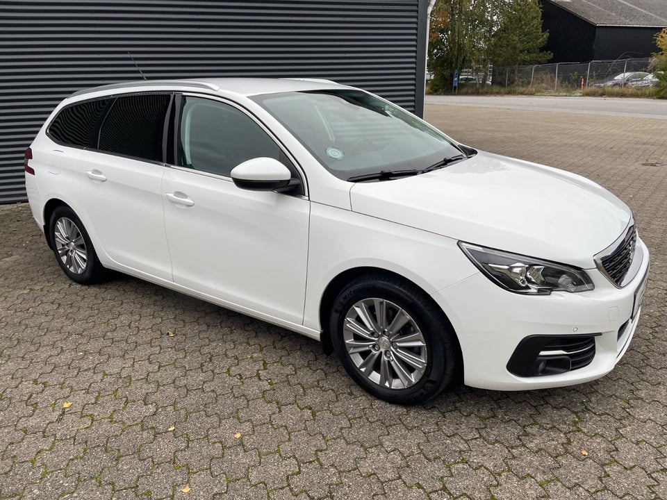 Peugeot 308 1,5 BlueHDi 130 Evolution SW EAT8 5d