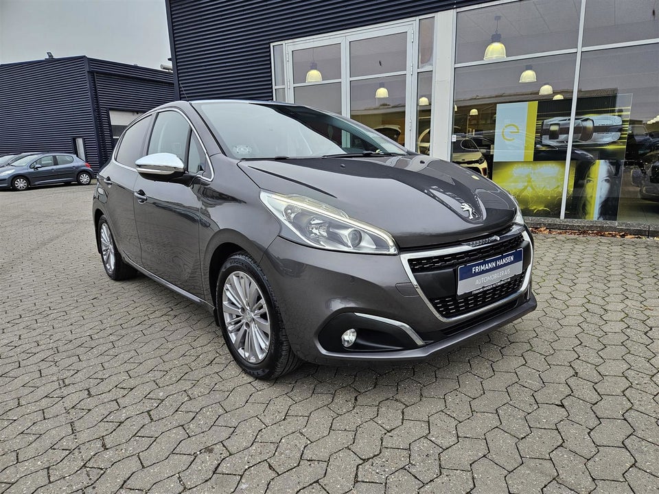 Peugeot 208 1,2 PureTech 82 Signature Sky 5d