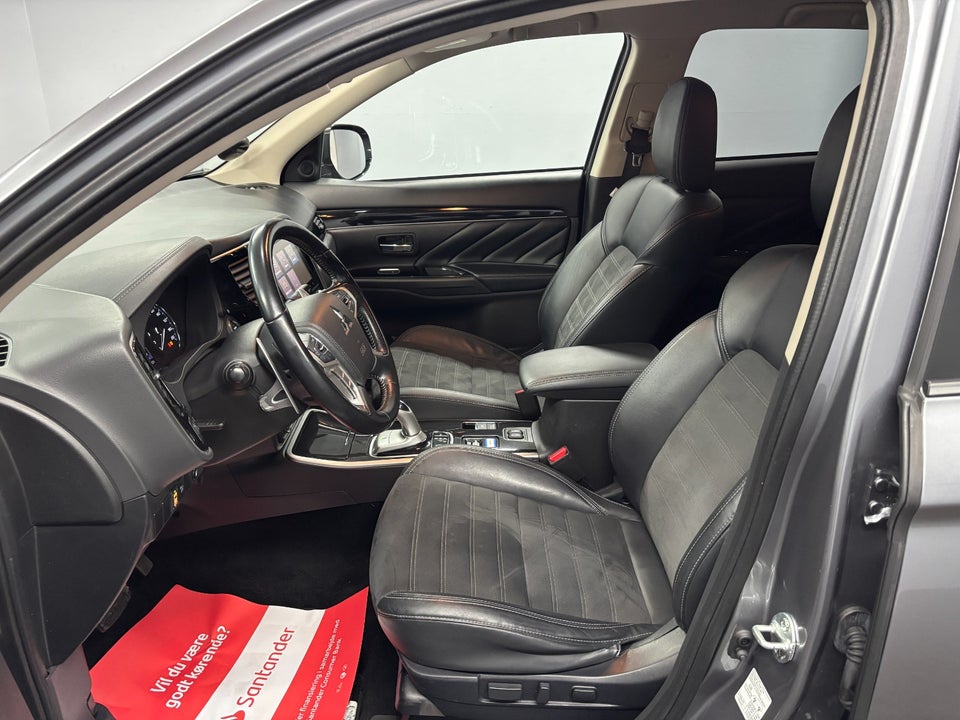 Mitsubishi Outlander 2,4 PHEV Invite CVT 4WD 5d