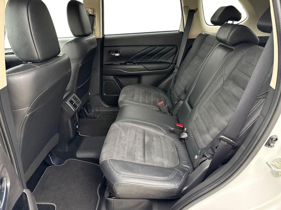 Mitsubishi Outlander 2,4 PHEV Intense CVT 4WD 5d