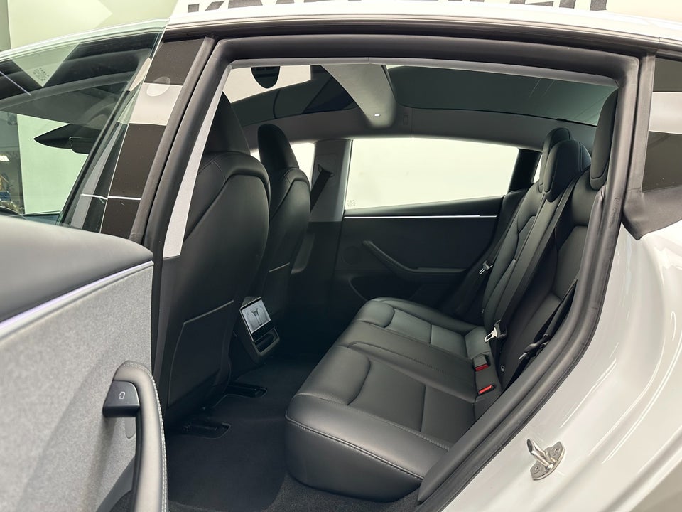 Tesla Model 3 RWD 4d