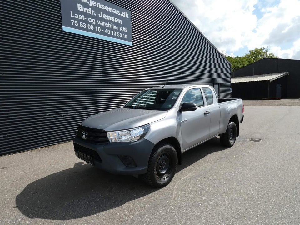 Toyota HiLux 2,4 D T2 Ex.Kab 4d