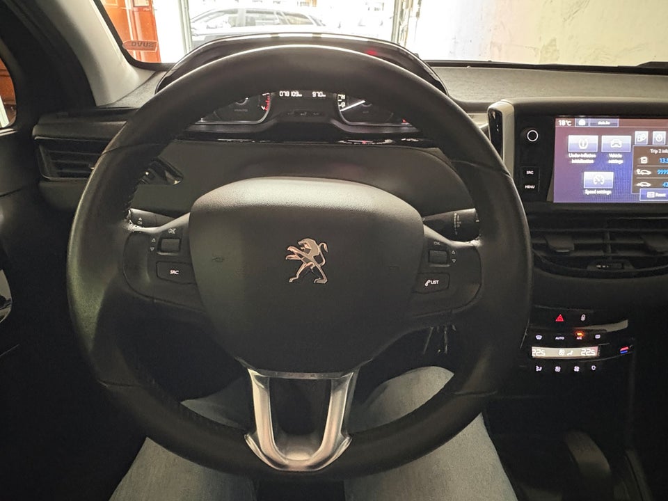 Peugeot 208 1,2 VTi 82 Allure Sky 5d