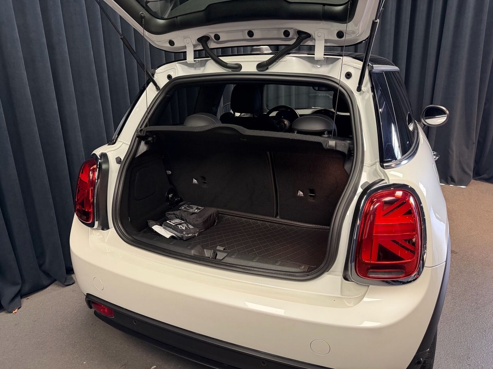 MINI Cooper SE Classic Trim 3d