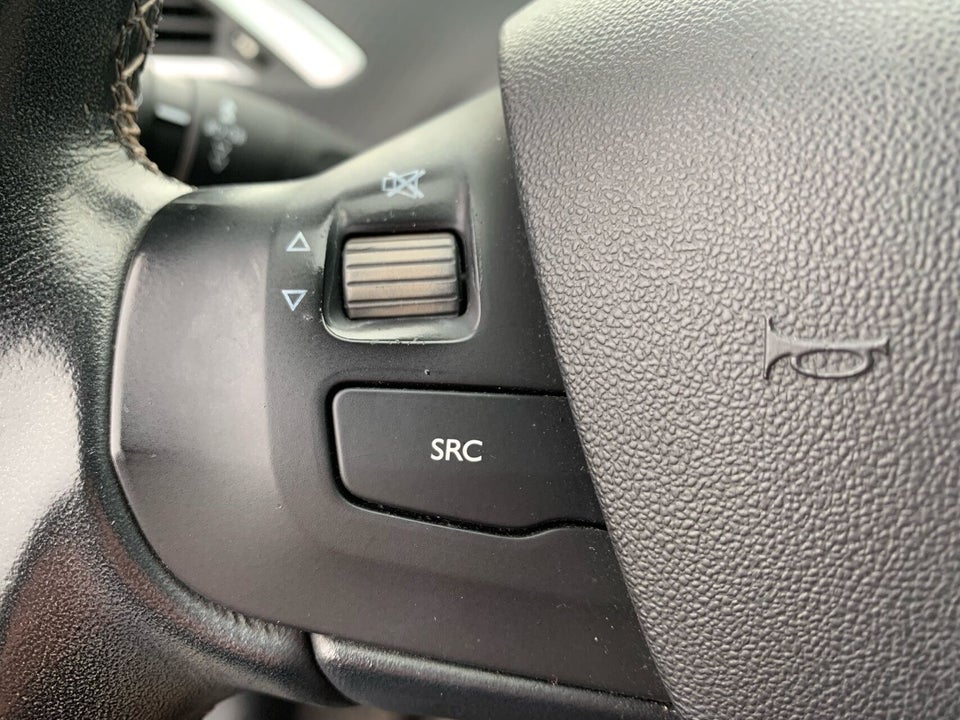 Peugeot 2008 1,6 BlueHDi 100 Allure Sky 5d