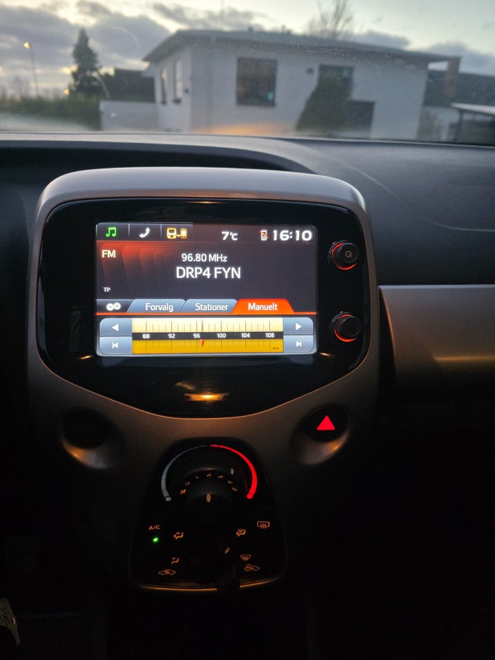 Toyota Aygo 1,0 VVT-i x-black 5d