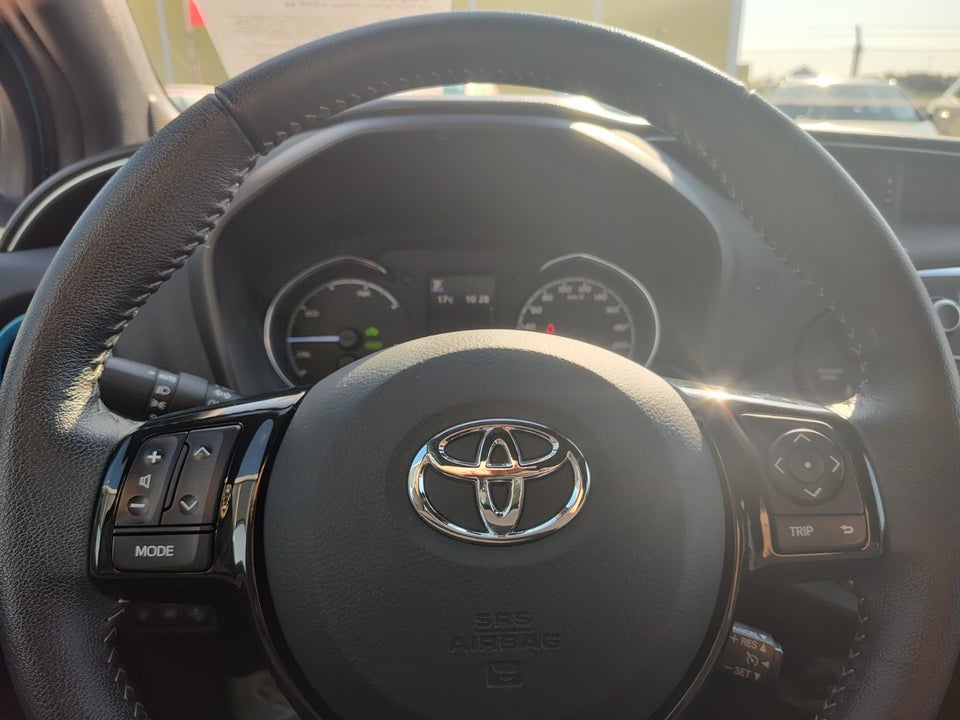 Toyota Yaris 1,5 Hybrid H3 Limited e-CVT 5d