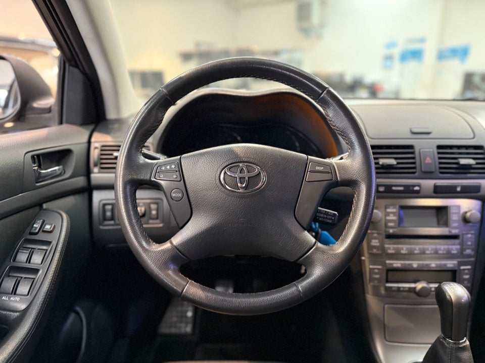 Toyota Avensis 2,0 VVT-i Executive 5d