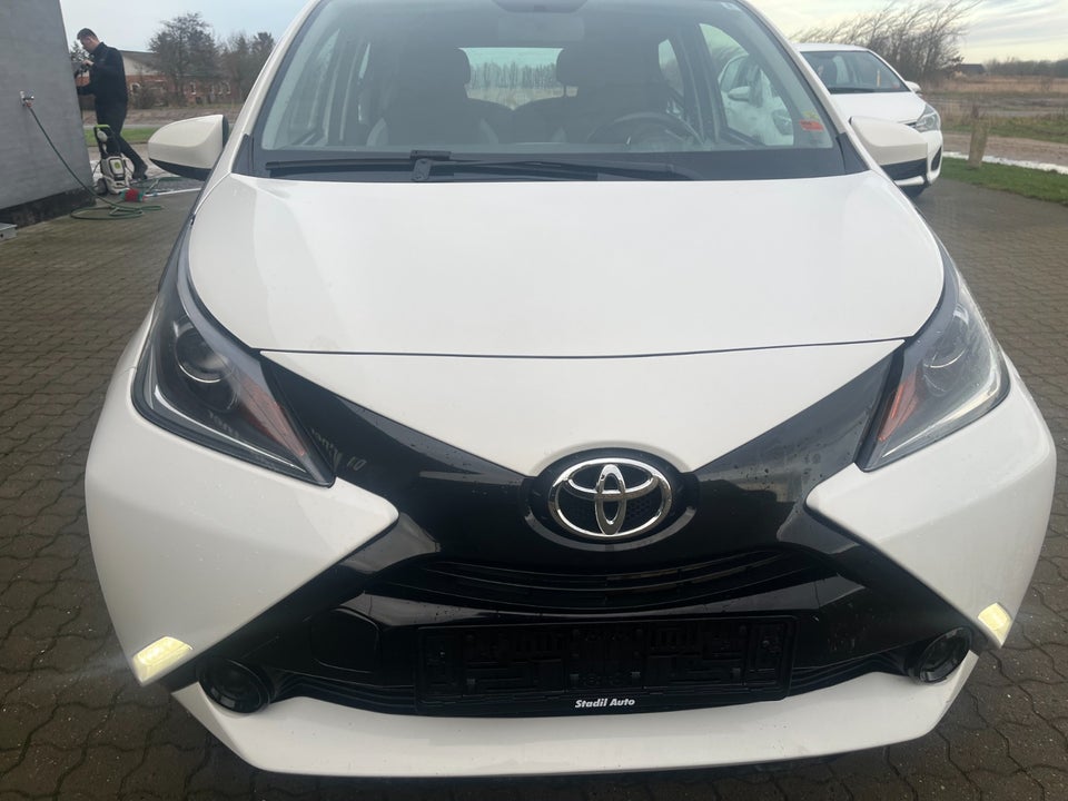 Toyota Aygo 1,0 VVT-i x-play 5d