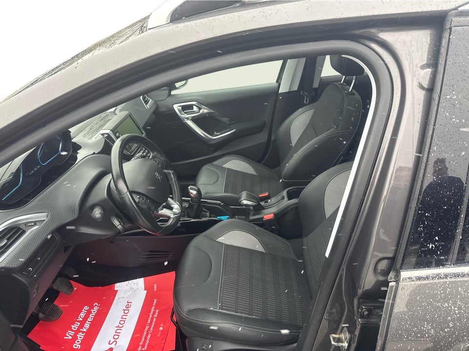 Peugeot 2008 1,2 e-THP 110 Allure Sky 5d