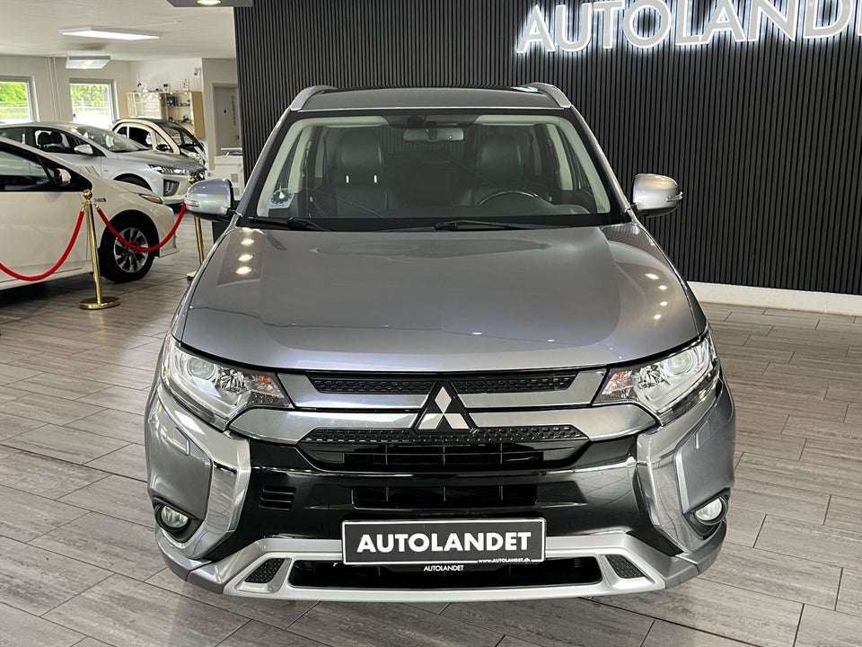 Mitsubishi Outlander 2,4 PHEV Invite CVT 4WD 5d