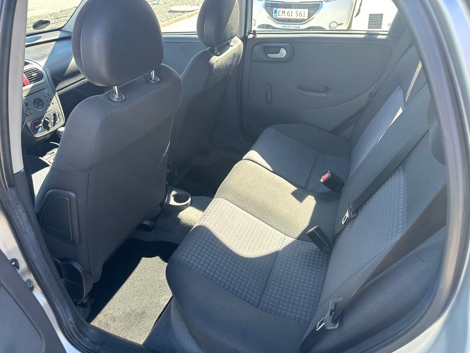 Opel Corsa 1,2 16V Enjoy 5d