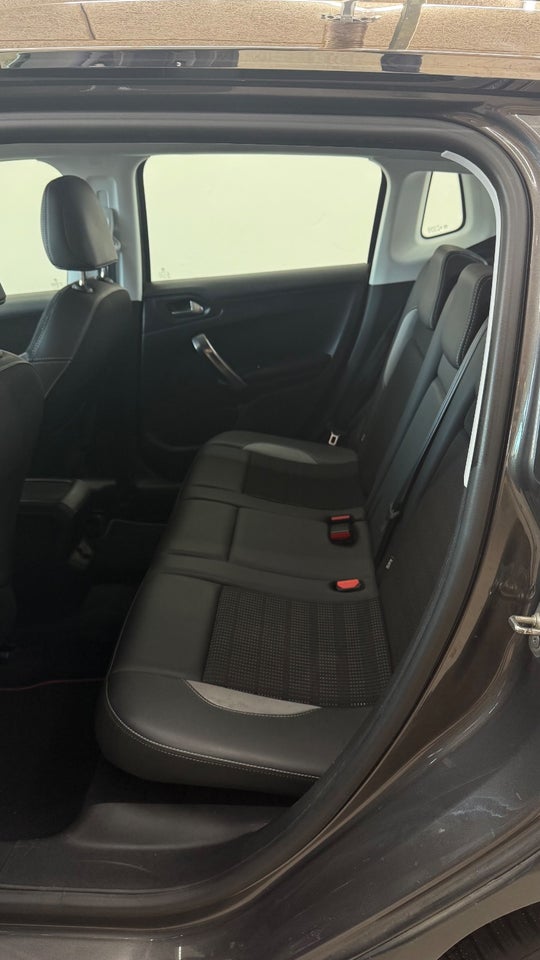 Peugeot 2008 1,2 e-THP 110 Allure 5d