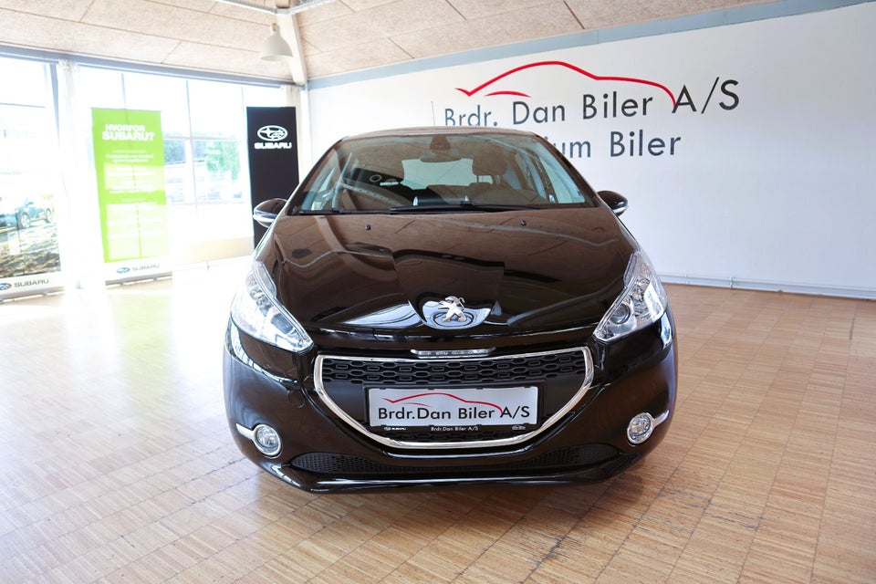 Peugeot 208 1,2 VTi Allure Sky 5d
