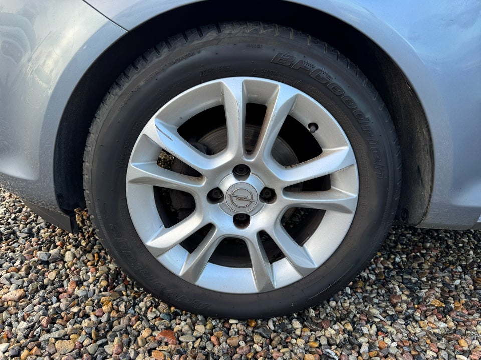 Opel Corsa 1,4 16V Cosmo 5d