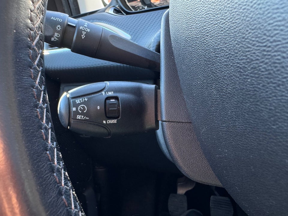 Peugeot 208 1,6 BlueHDi 100 Allure Sky 5d