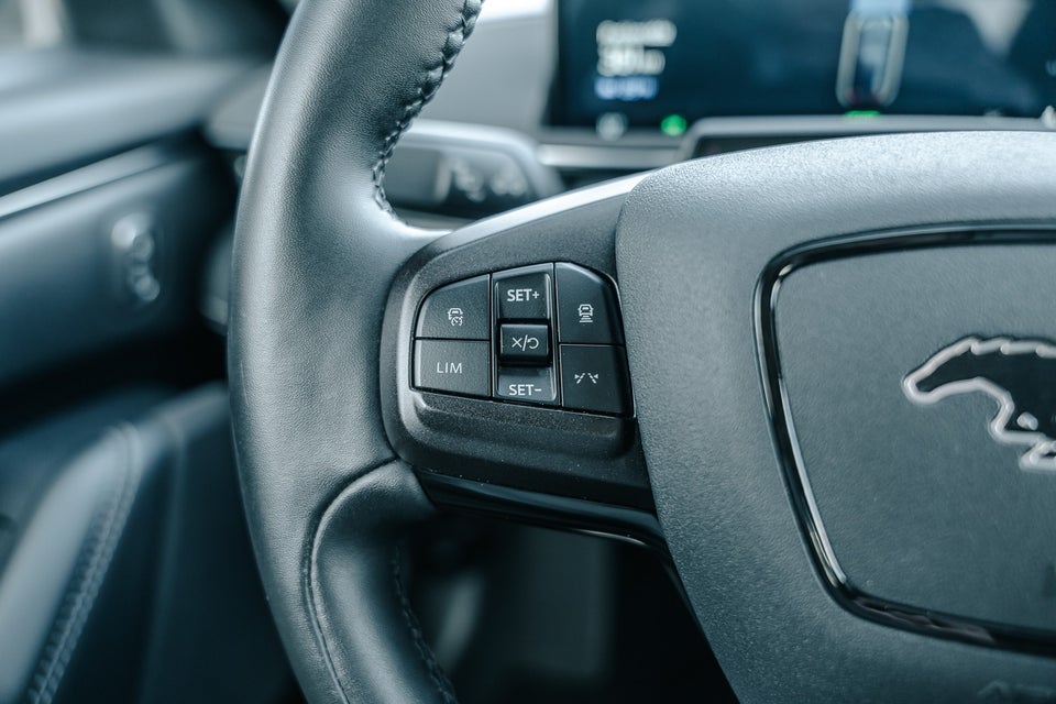 Ford Mustang Mach-E 70 Standard Range 5d