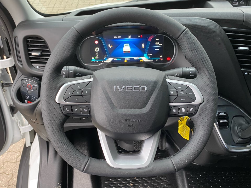 Iveco Daily 3,0 35S18 4100mm Box m/lift AG8