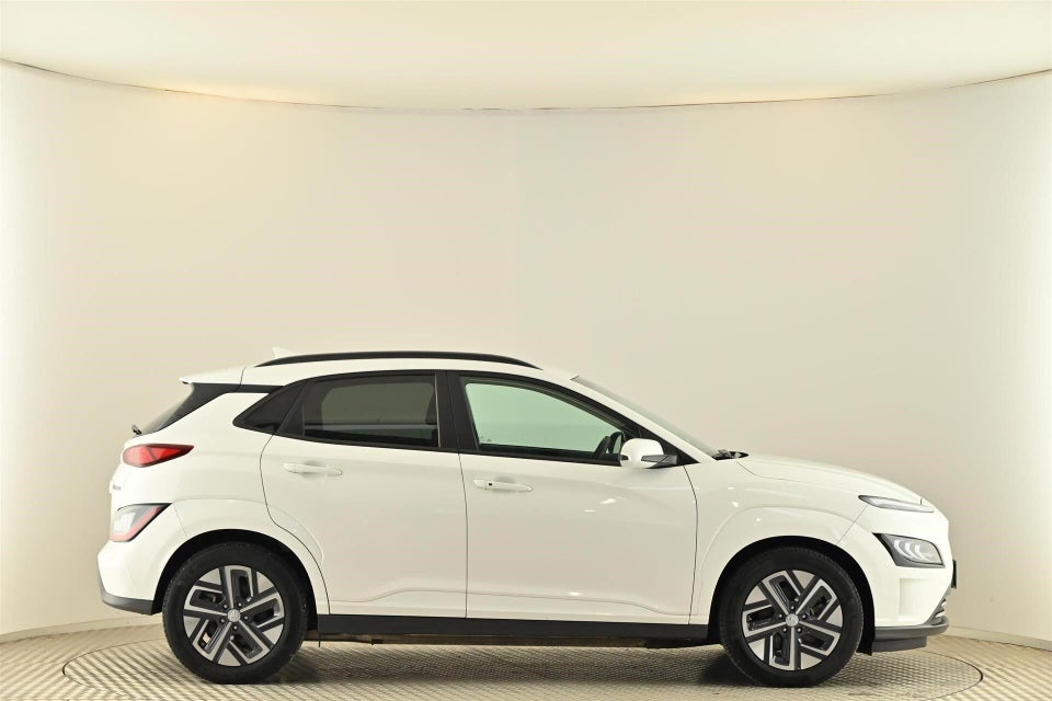 Hyundai Kona 64 EV Essential 5d