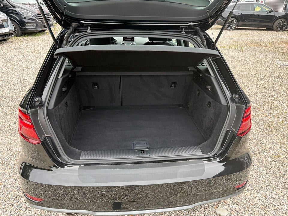 Audi A3 30 TDi Sport Limited Sportback S-tr. 5d