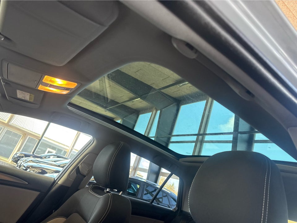 Toyota Avensis 1,8 VVT-i T2 Premium Touring Sports 5d