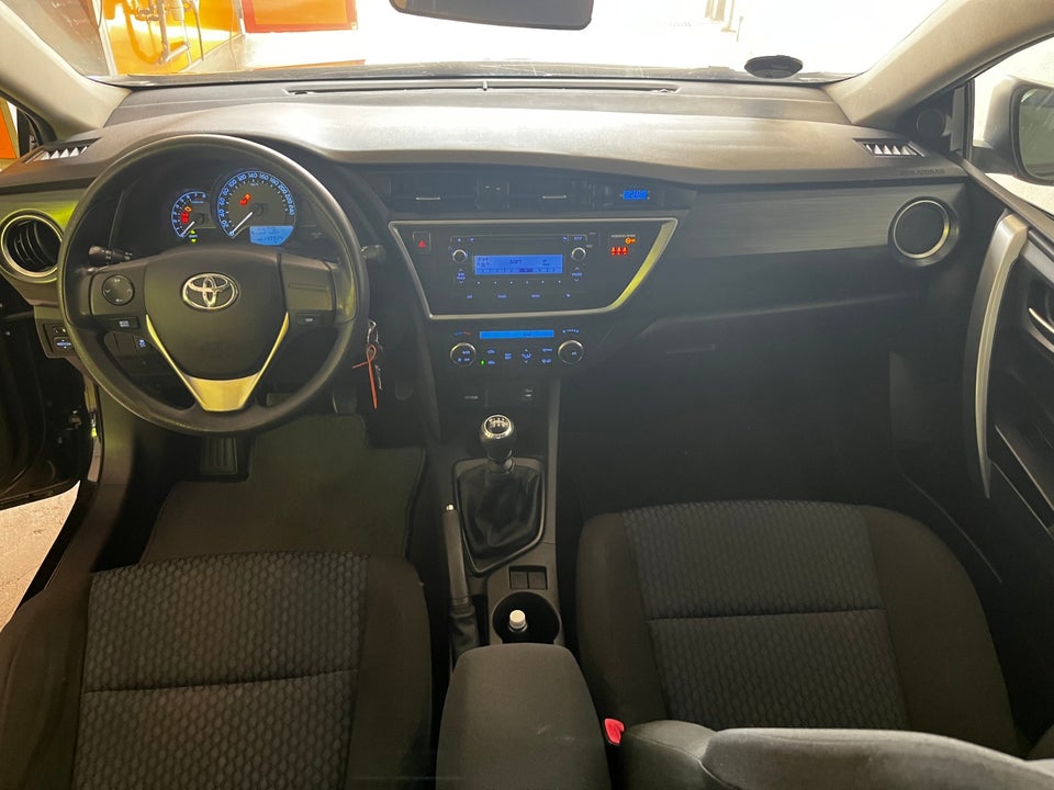 Toyota Auris 1,6 T2 5d