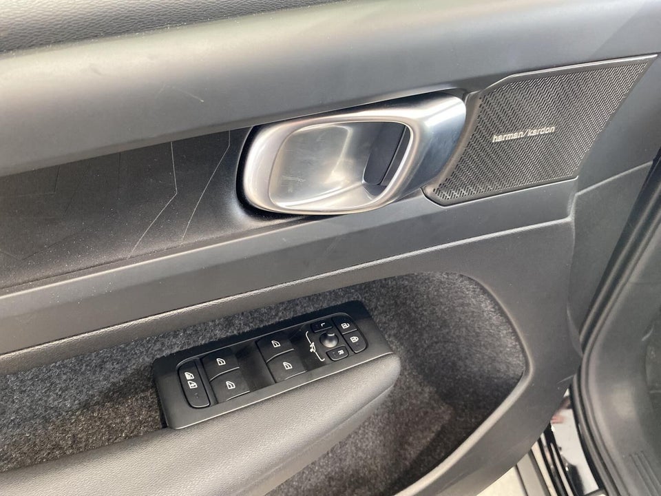 Volvo EX40 Extended Range Black Edition 5d