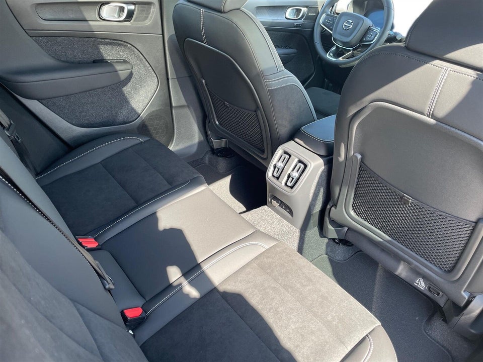 Volvo EC40 Extended Range Black Edition 5d