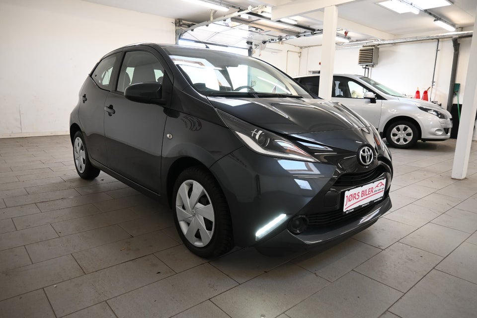 Toyota Aygo 1,0 VVT-i x-play x-touch 5d