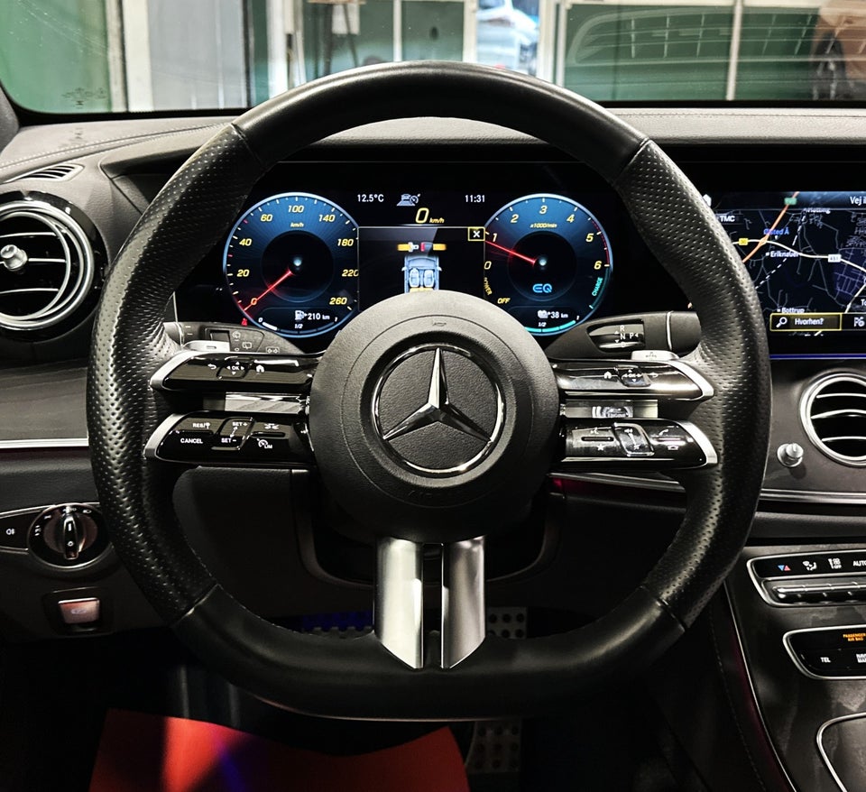 Mercedes E300 de 2,0 AMG Line stc. aut. 5d