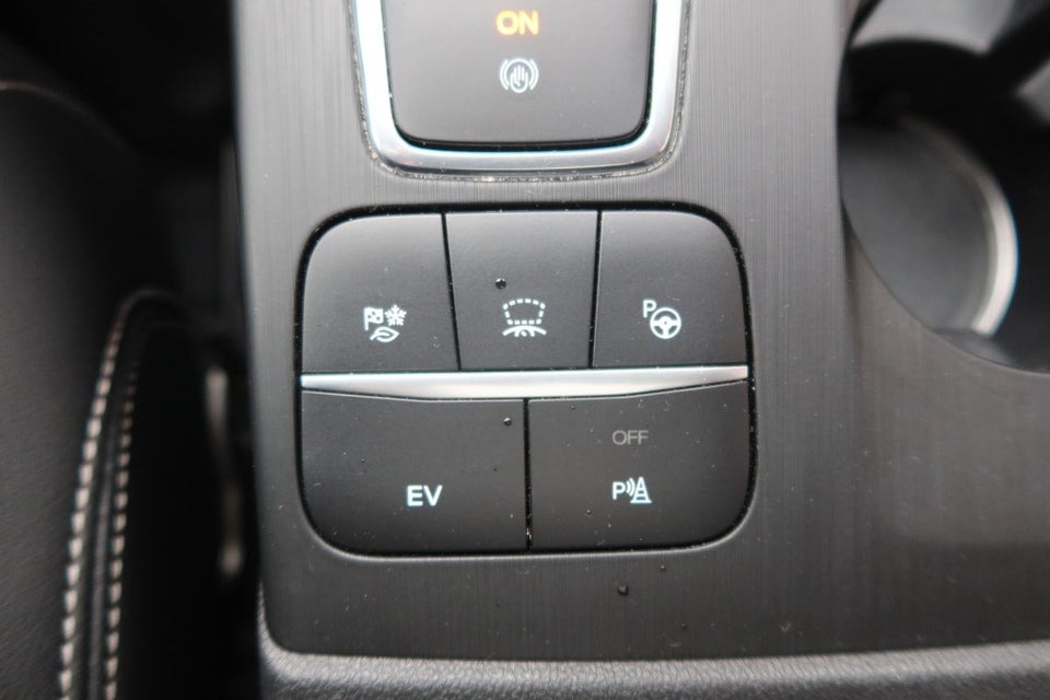 Ford Kuga 2,5 PHEV Vignale CVT 5d