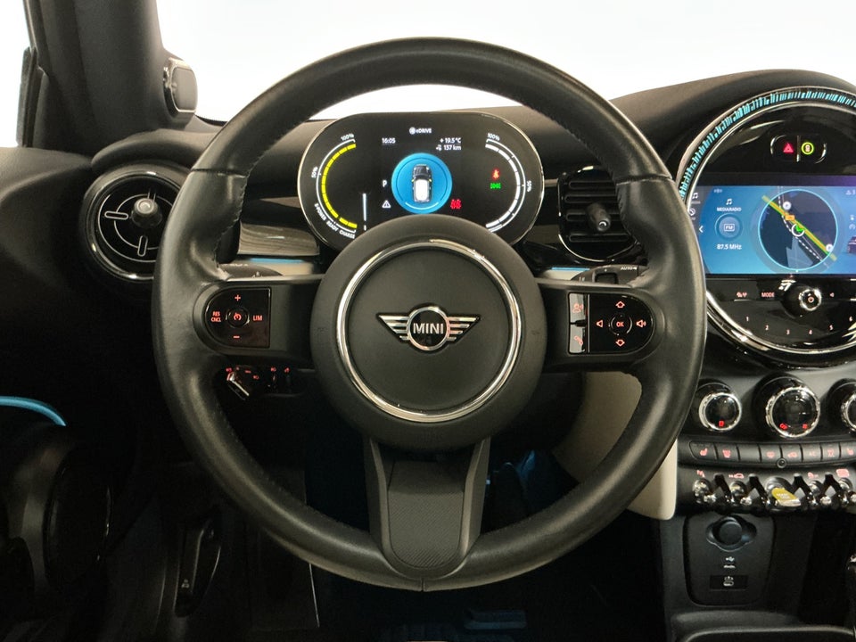 MINI Cooper SE Maximise 3d