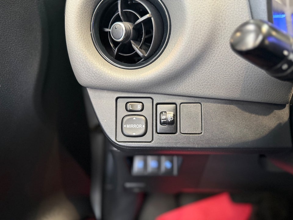 Toyota Yaris 1,5 Hybrid CHIC e-CVT 5d