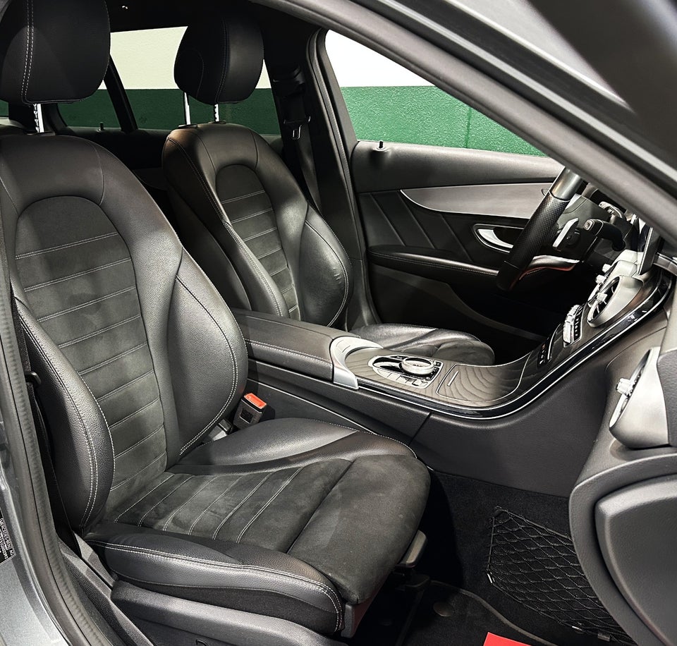 Mercedes C300 de 2,0 AMG Line stc. aut. 5d