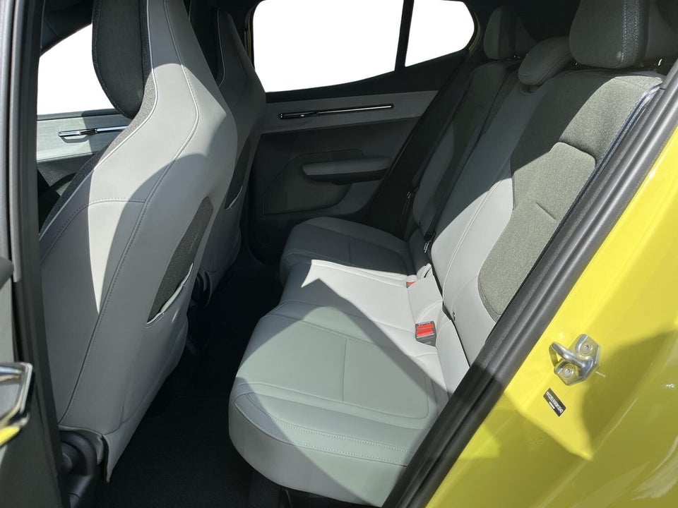 Volvo EX30 Extended Range Plus 5d