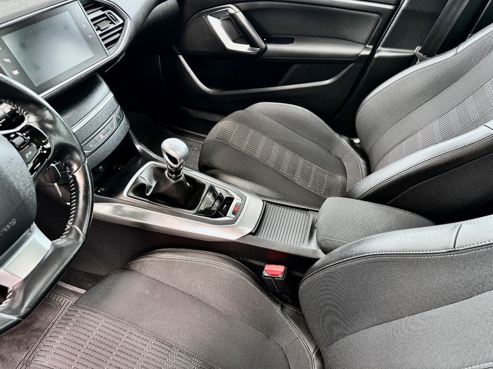 Peugeot 308 1,6 BlueHDi 120 Selection Sky SW 5d