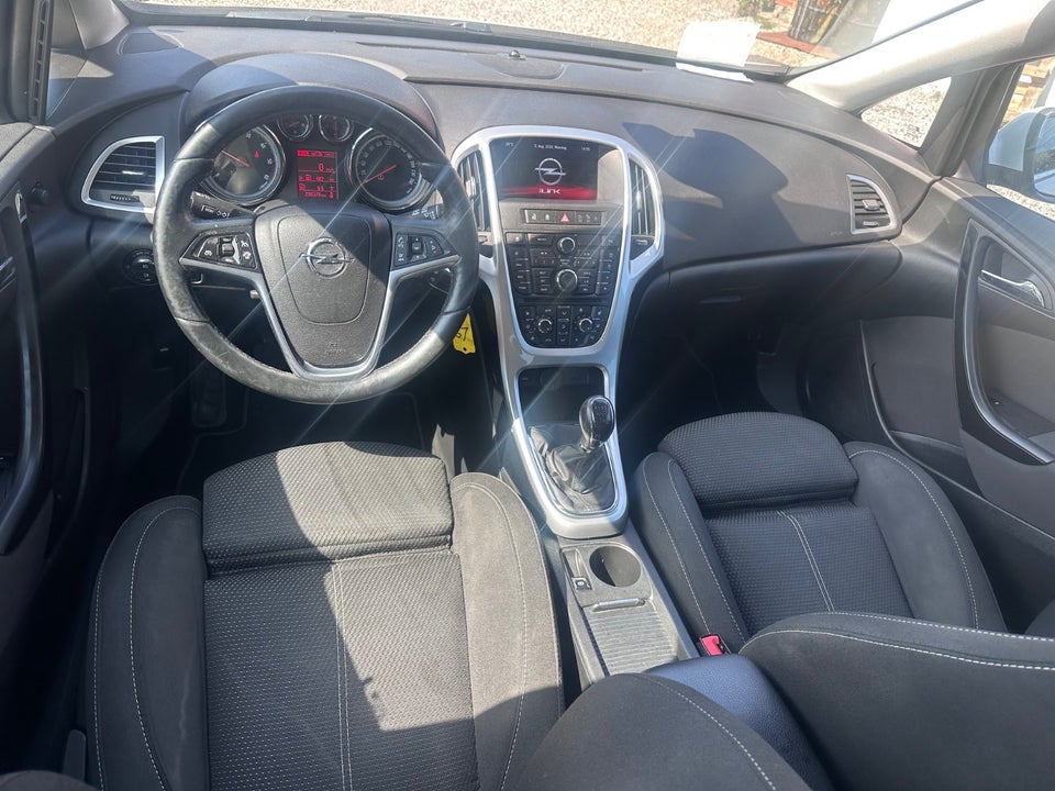 Opel Astra 1,6 CDTi 136 Enjoy Sports Tourer 5d