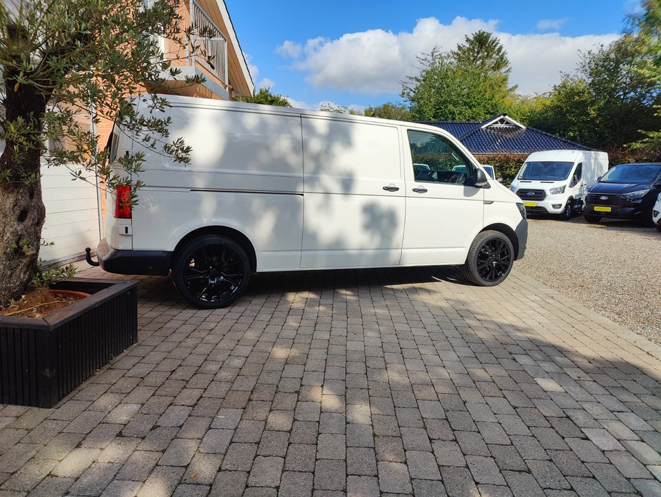 VW Transporter 2,0 TDi 150 Kassevogn DSG lang