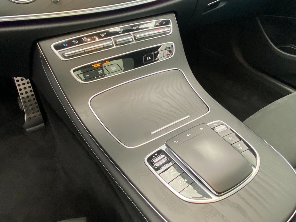 Mercedes E300 de 2,0 AMG Line stc. aut. 4Matic 5d