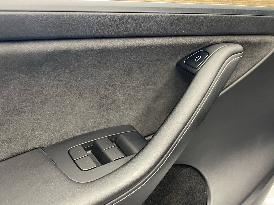 Tesla Model Y Long Range AWD 5d