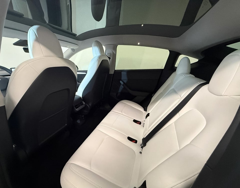 Tesla Model Y Long Range AWD 5d