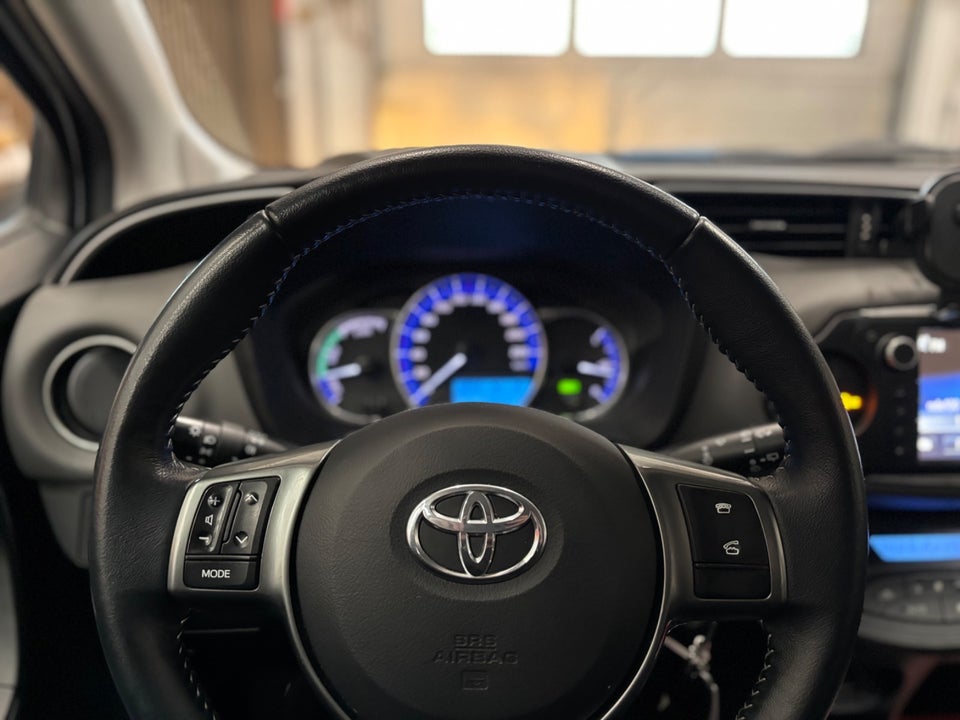 Toyota Yaris 1,5 Hybrid H3 e-CVT 5d