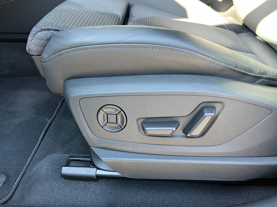 Audi Q8 e-tron 50 S-line quattro 5d