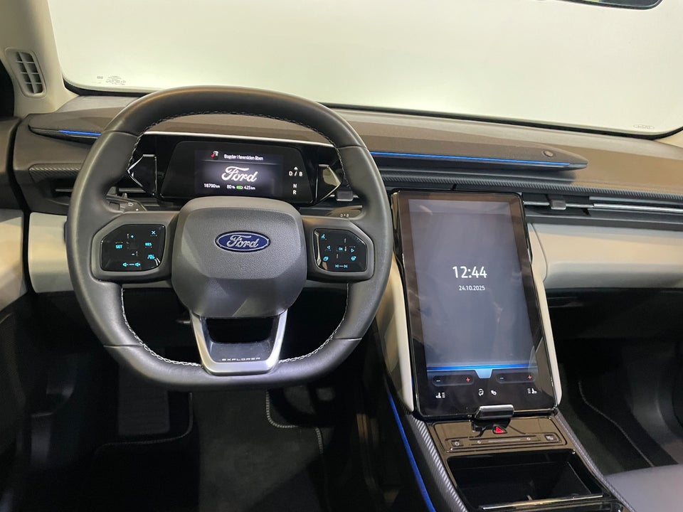 Ford Explorer 82 Premium Extended Range 5d